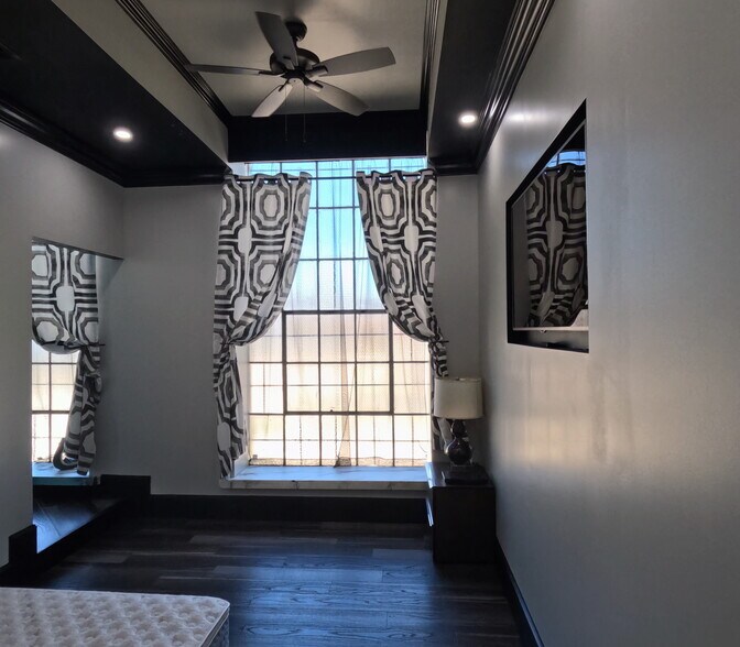 More Photos Of 1110 Main St, Lubbock Office For Sale