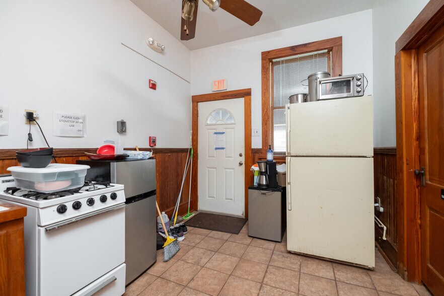 More Photos Of 619 NE 1st St, Gainesville Religious Facility For Sale