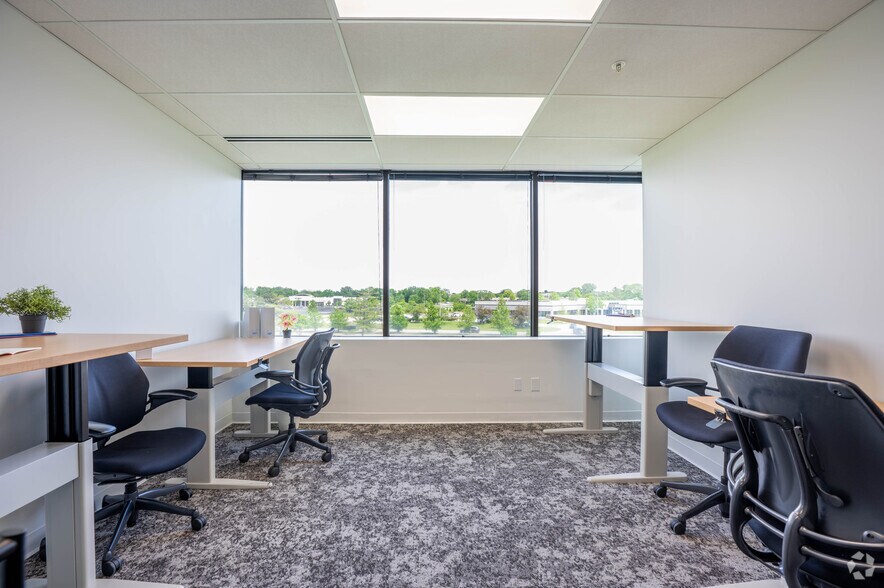 More Photos Of 550 Congressional Blvd, Carmel Loft Creative Space For Lease