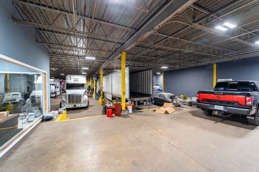 More Photos Of 255 E 167th St, Harvey Distribution For Lease