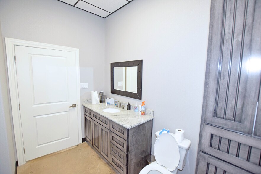 More Photos Of 2250 Dixie Blvd, Odessa Industrial For Sale