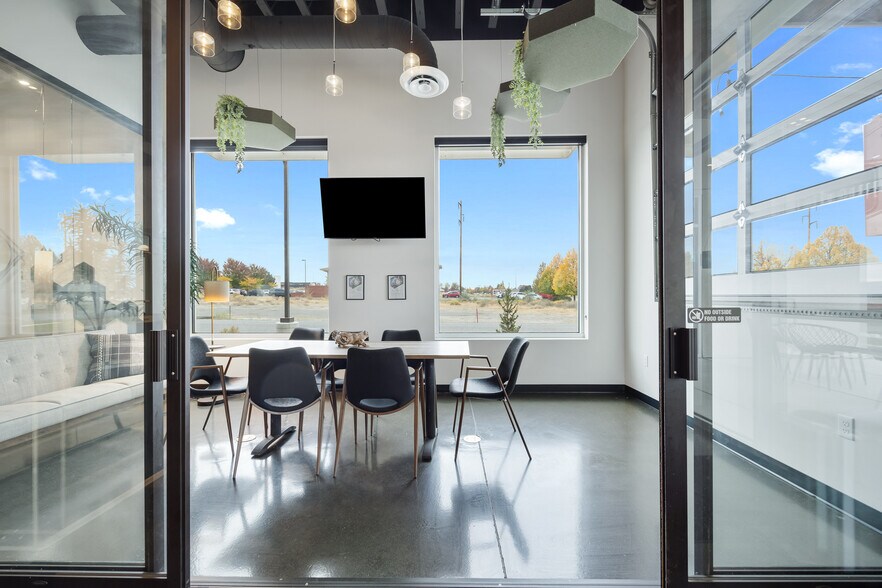 More Photos Of 9425 Sandifur Pky, Pasco Office For Sale