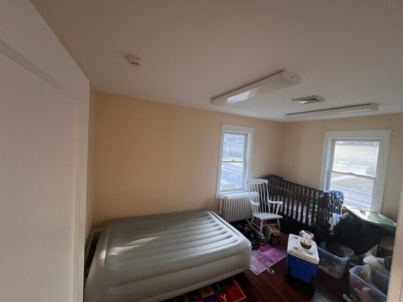 More Photos Of 735 Broad St, Shrewsbury Office Residential For Sale
