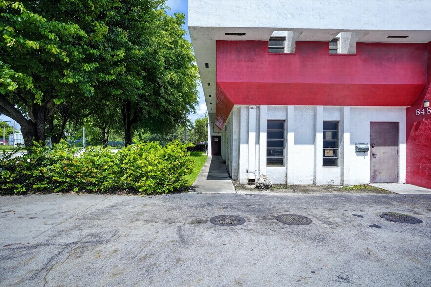 More Photos Of 8485-8499 NW 54th St, Miami Warehouse For Sale