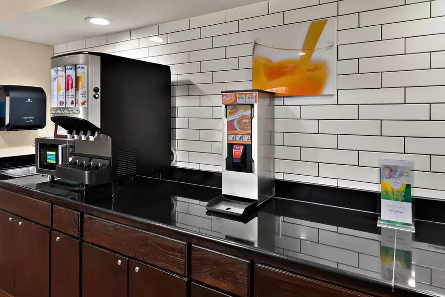 More Photos Of 2855 Old Austin Peay Hwy, Memphis Hotel For Sale