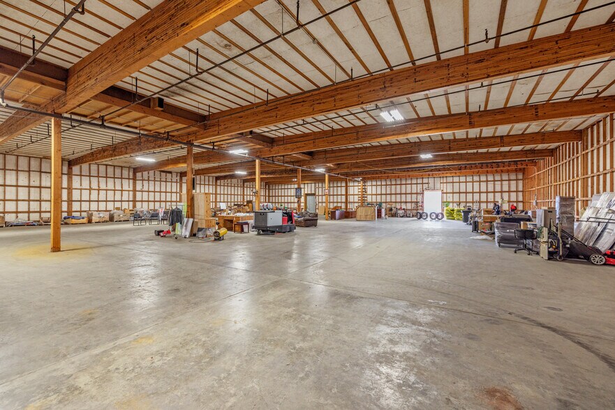 More Photos Of 615 S Spring St, Klamath Falls Warehouse For Lease
