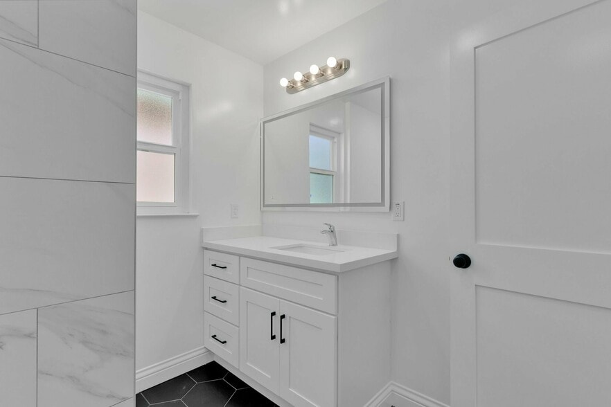 More Photos Of 262 Hanover Ave, Oakland Apartments For Sale