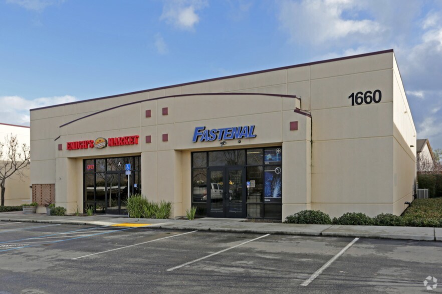Primary Photo Of 1660 N Lincoln St, Dixon Freestanding For Lease