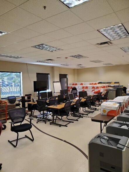 More Photos Of 4750 S Garnett Rd, Tulsa Office For Sale