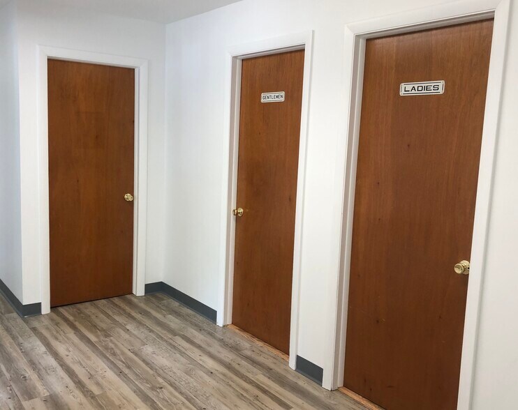 More Photos Of 1360 Baldwin Hill Rd, Gales Ferry Flex For Lease