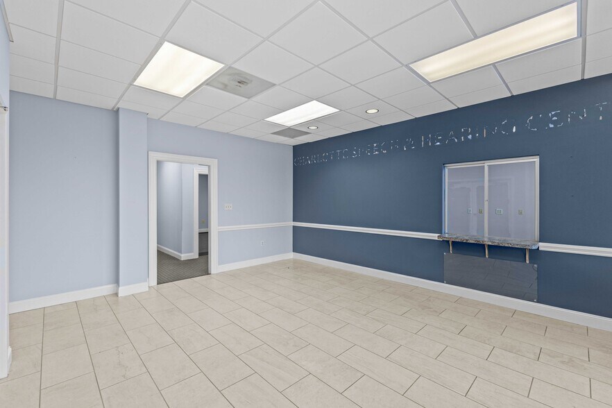 More Photos Of 741 Kenilworth Ave, Charlotte Office For Sale