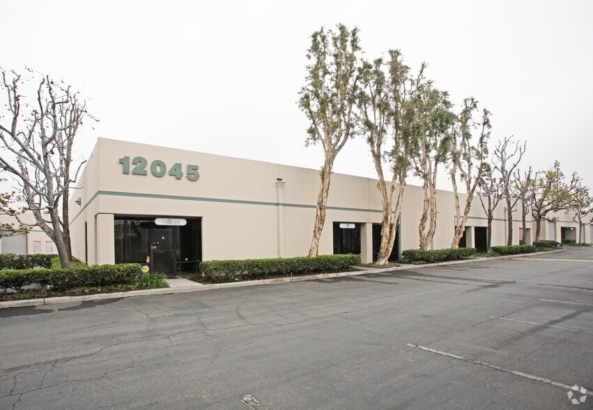 More Photos Of 8541 Wellsford Rd, Santa Fe Springs Unknown For Lease