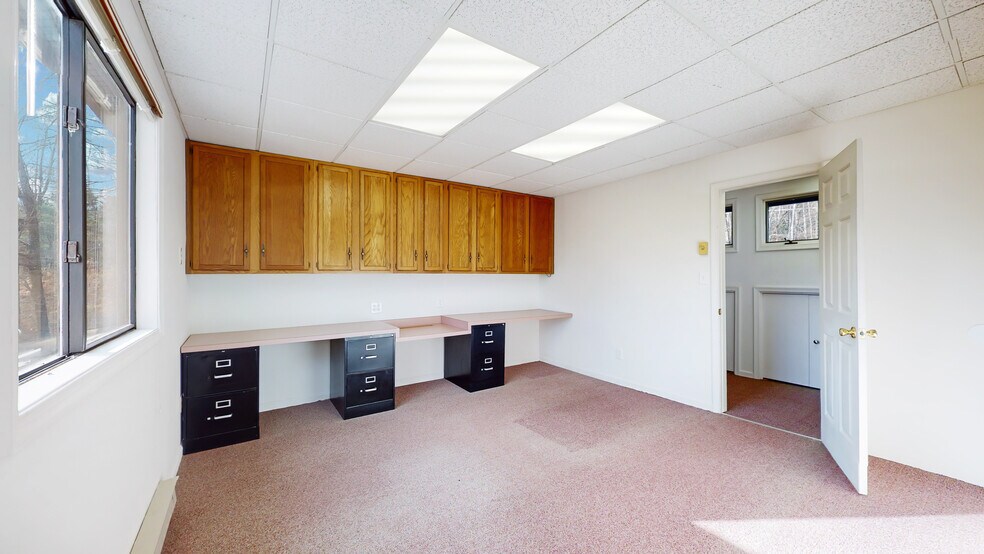 More Photos Of 220 Silver Lake Rd, Dingmans Ferry Office For Sale