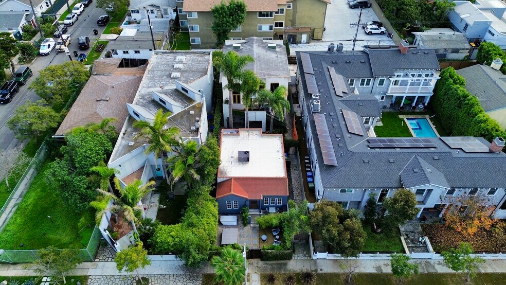 More Photos Of 558 San Juan Ave, Venice Apartments For Sale