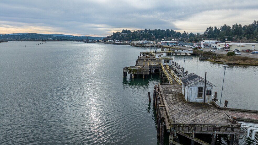 More Photos Of 2250 N Bayshore Dr, Coos Bay Marina For Sale