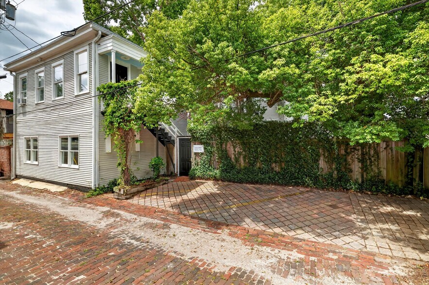 More Photos Of 107 E 35th St, Savannah Office For Sale