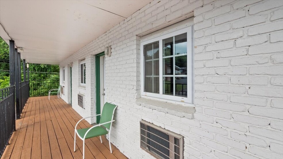 More Photos Of 5 Canada St, Lake George Hotel For Sale