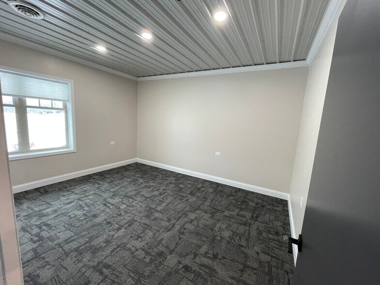 More Photos Of 1655 Plett Rd, Cadillac Office Residential For Lease