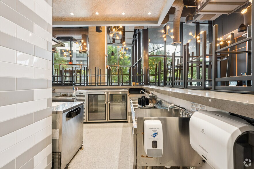 More Photos Of 1055 howell mill Rd, Atlanta Office For Lease
