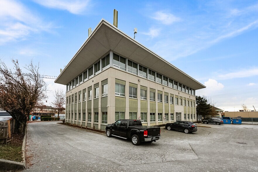 More Photos Of 6351 197th St, Langley Office For Sale