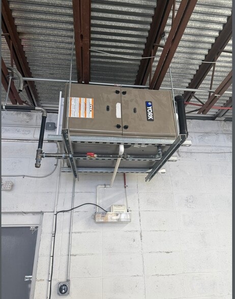 More Photos Of 9 Maynard St, Attleboro Warehouse For Lease