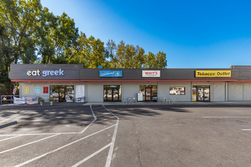 More Photos Of 229-245 E Main St, West Jefferson Freestanding For Lease