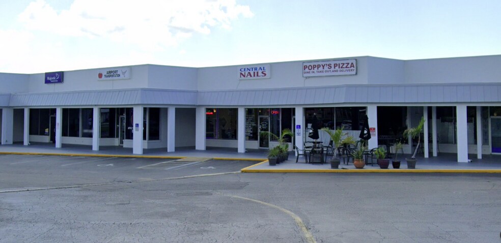 More Photos Of 15501 Old McGregor Blvd, Fort Myers General Retail For Lease