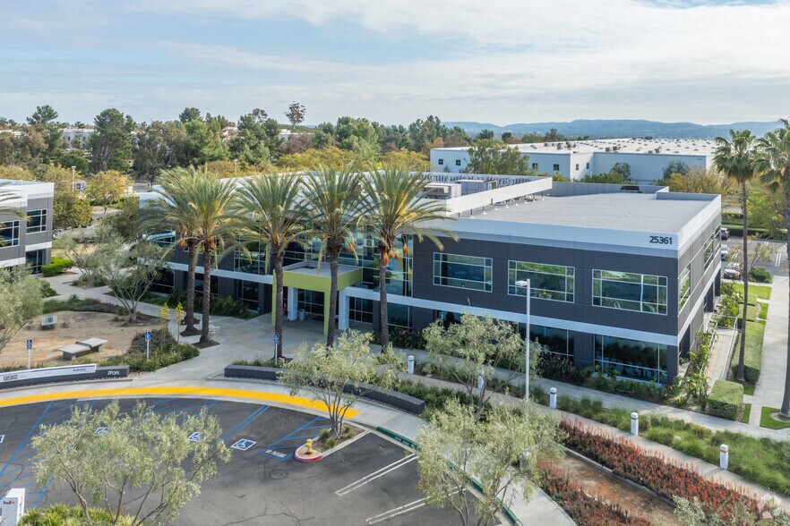 More Photos Of 25361 Commercentre Dr, Lake Forest Loft Creative Space For Lease