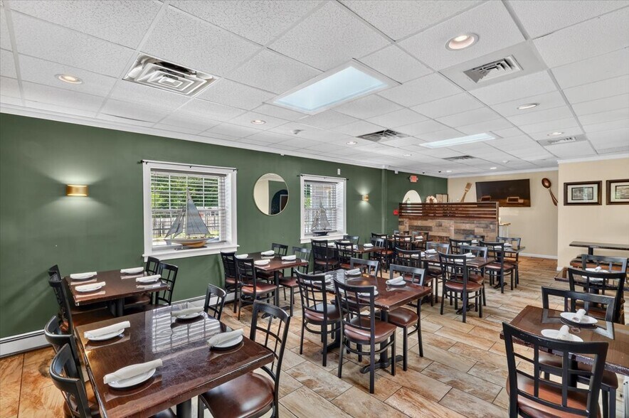 More Photos Of 11 E Pattagansett Rd, Niantic Restaurant For Sale