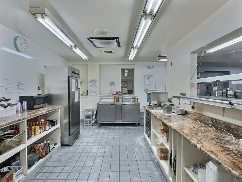 More Photos Of 203 E Cleveland St, Sundance Storefront Retail Office For Sale