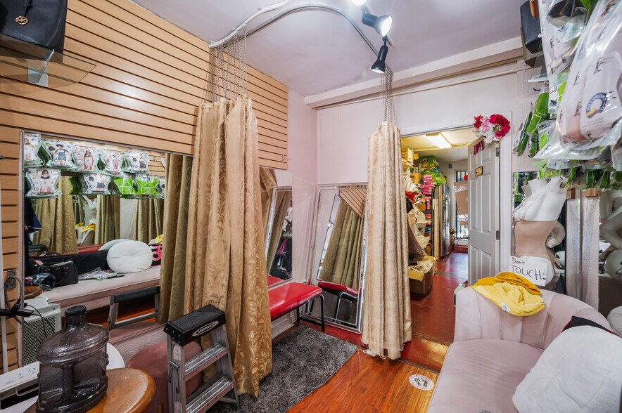 More Photos Of 1241 N Avalon Blvd, Wilmington Restaurant For Sale