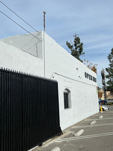 More Photos Of 1127 N Vermont Ave, Los Angeles Medical For Lease