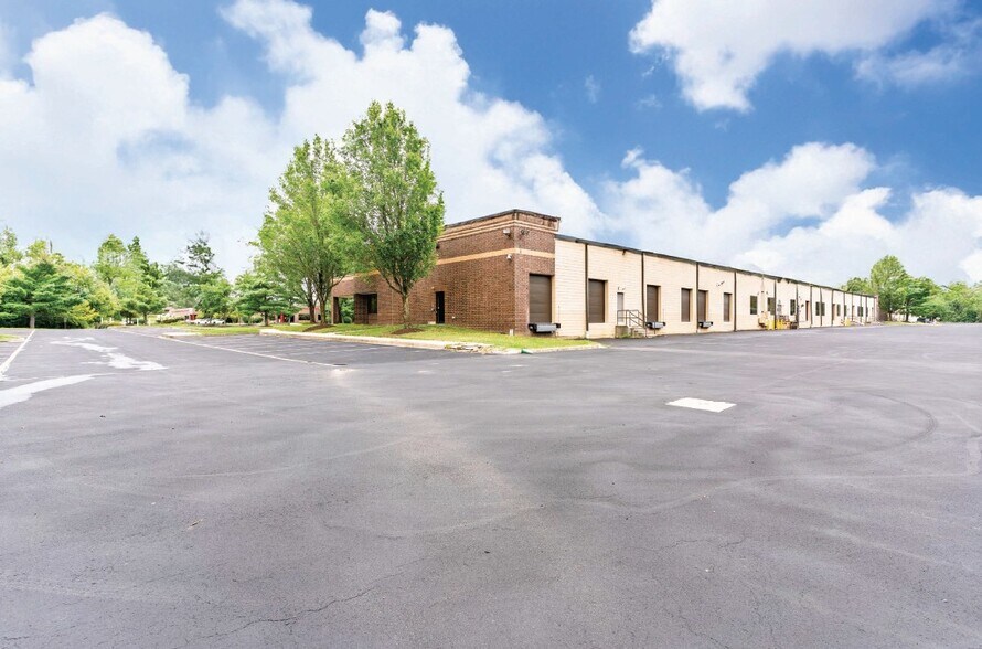 More Photos Of 31-47 Reads Way, New Castle Light Distribution For Lease