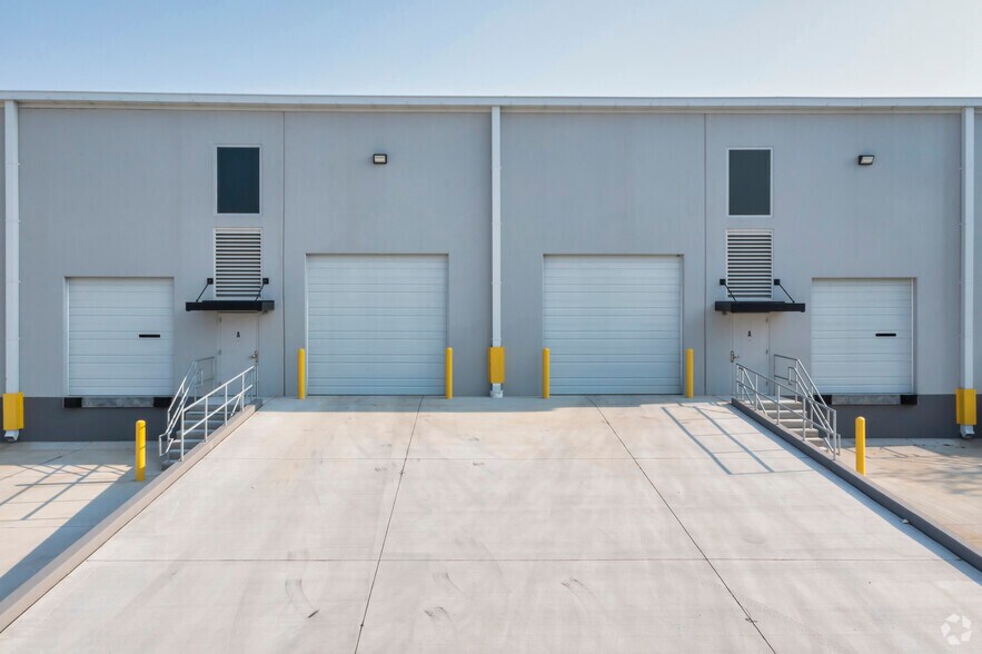 More Photos Of 100-126 Valley Ridge Blvd, Lewisville Light Distribution For Lease