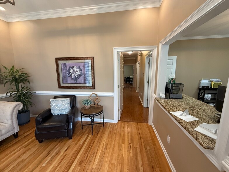 More Photos Of 4595 Towne Lake Pky, Woodstock Medical For Lease