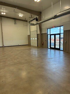 More Photos Of 22311 Shaw Rd, Sterling Flex For Lease