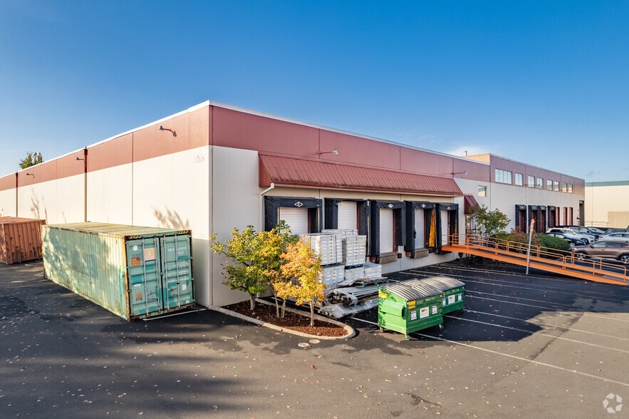 More Photos Of 5555 SW 107th Ave, Beaverton Distribution For Lease