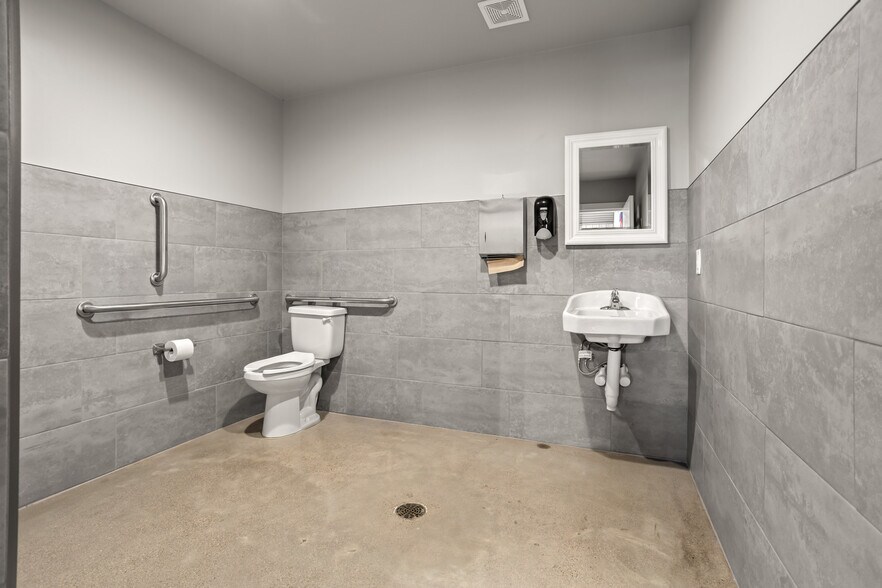 More Photos Of 5498 51st Ave S, Fargo General Retail For Sale