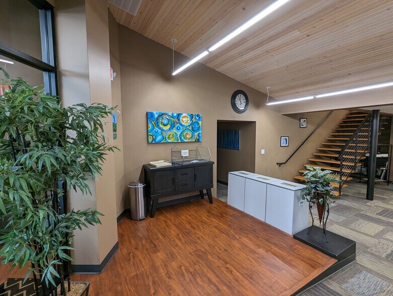 More Photos Of 222 W Main St, Belleville Medical For Sale
