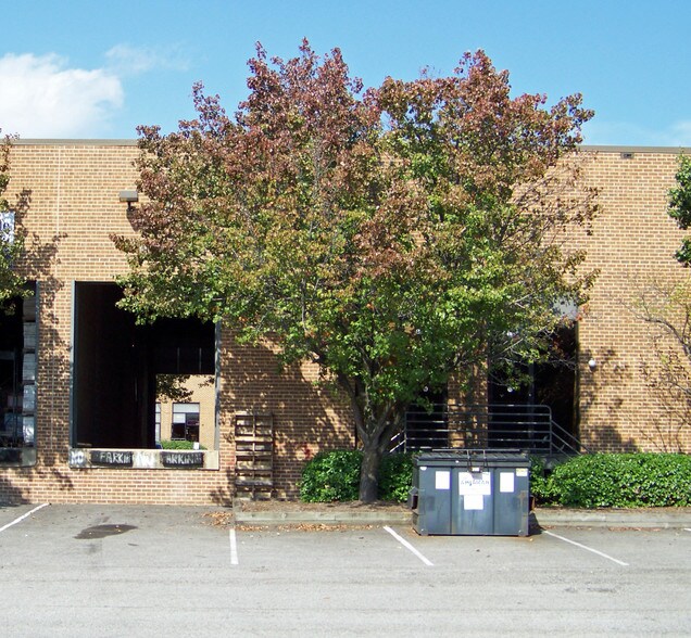 More Photos Of 8196 Terminal Rd, Lorton Showroom For Lease