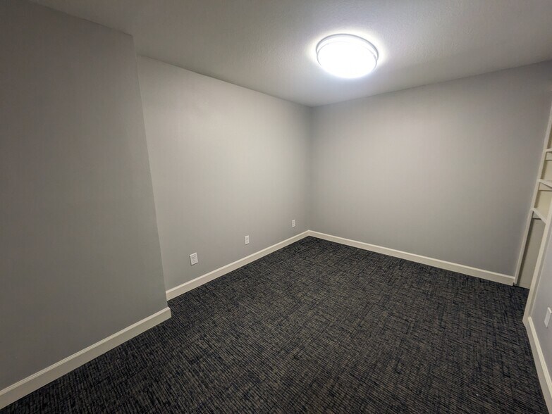 More Photos Of 545 Sherman St, Emporia Office For Lease