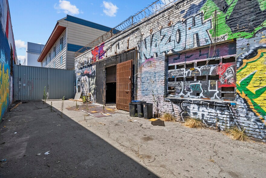 More Photos Of 236 W 18th St, Los Angeles Warehouse For Sale