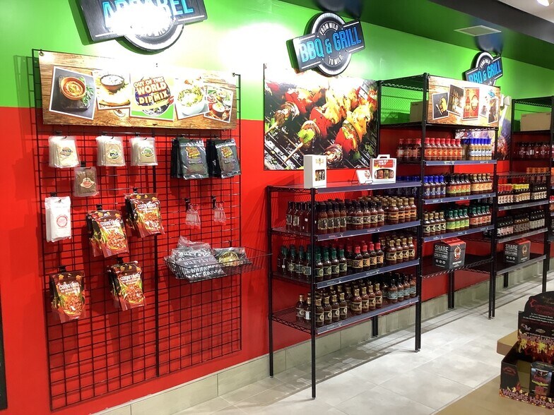 More Photos Of 19-23 N Blvd Of Presidents, Sarasota Storefront For Lease