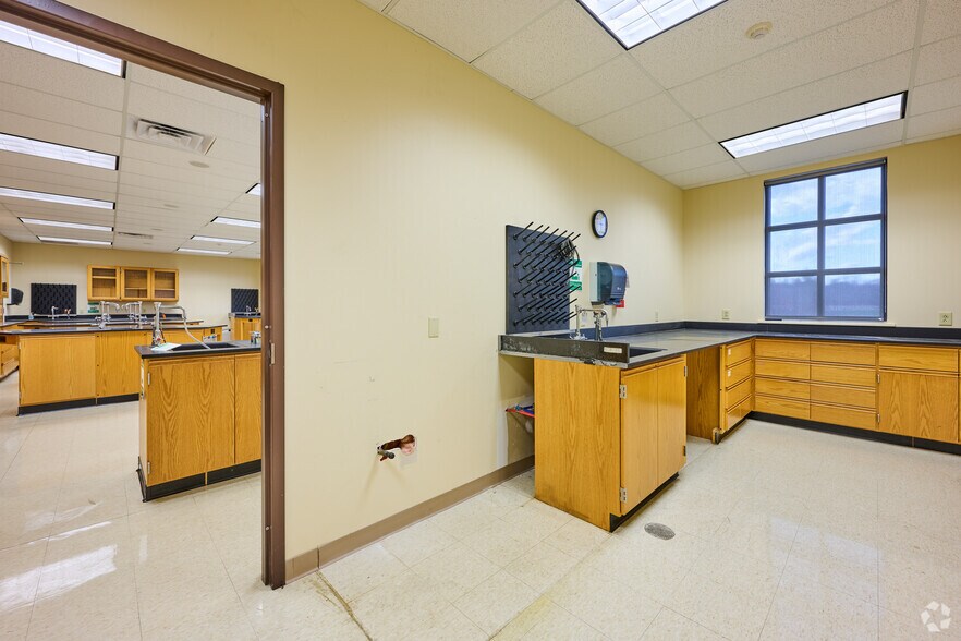 More Photos Of 7285 Gale Rd, Lima Medical For Lease