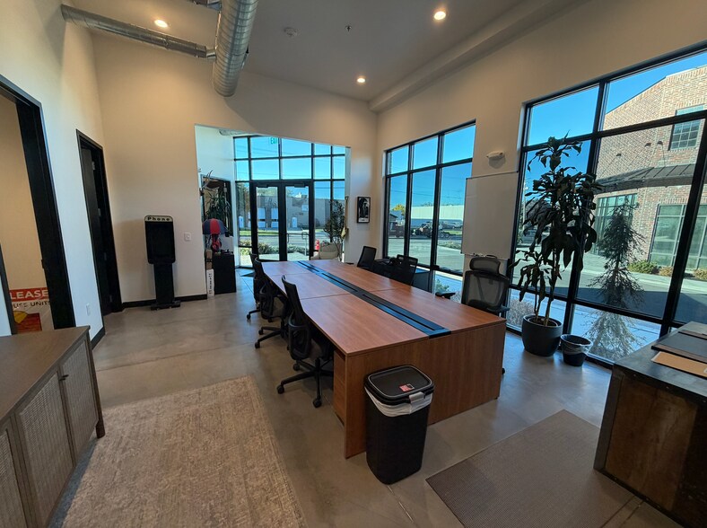 More Photos Of 827-833 E Pioneer Rd, Draper Loft Creative Space For Sale