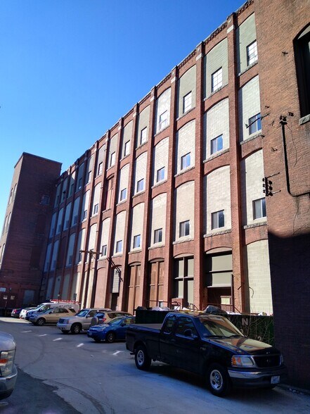 More Photos Of 209 Weeden St, Pawtucket Warehouse For Lease