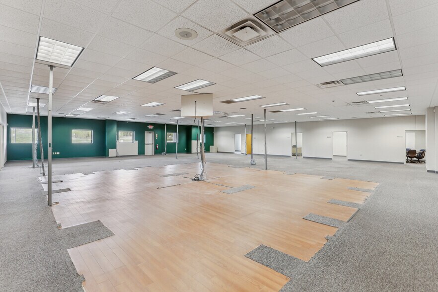 More Photos Of 60 Overbrook Dr, Monroe Flex For Sale