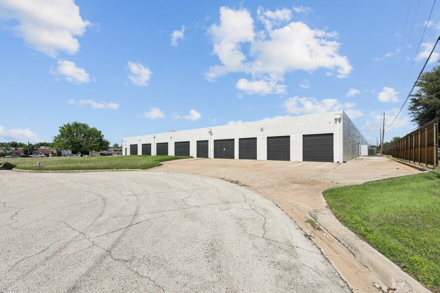 More Photos Of 4806 Commercial Park Dr, Austin Manufacturing For Lease