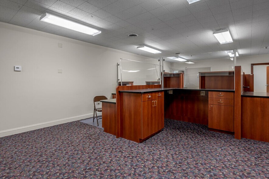 More Photos Of 250 Crossfield Dr, Versailles Industrial For Lease