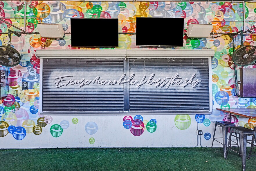 More Photos Of 835-841 NE 3rd Ave, Fort Lauderdale Bar For Sale